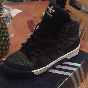 Adidas “Metro Attitude”